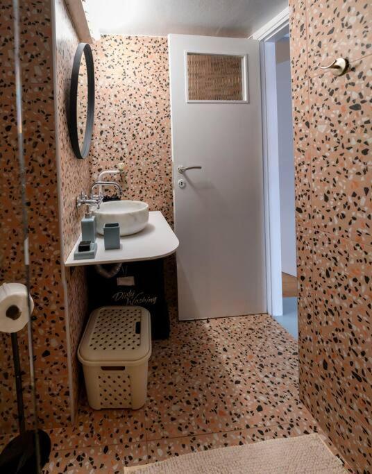 Bluexenia 1 Bedroom Retro Luxury Athens Exterior photo